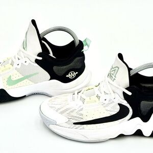 Nike Giannis Immortality 2 White Black Volt

Nike White and Mint‎ Green Sneakers